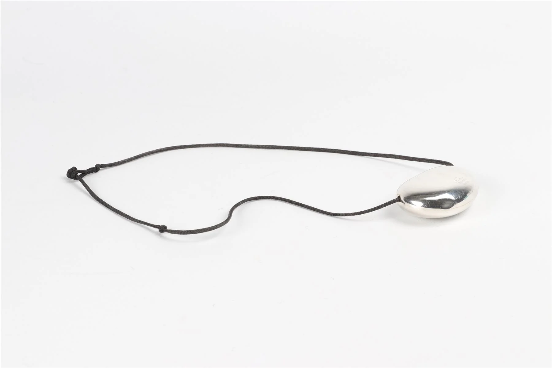TIFFANY & CO + ELSA PERETTI BEAN STERLING SILVER AND ROPE NECKLACE - Image 4