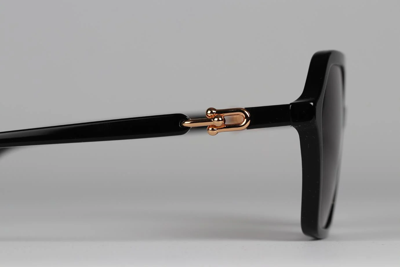 TIFFANY & CO HARDWEAR ACETATE SUNGLASSES - Image 6