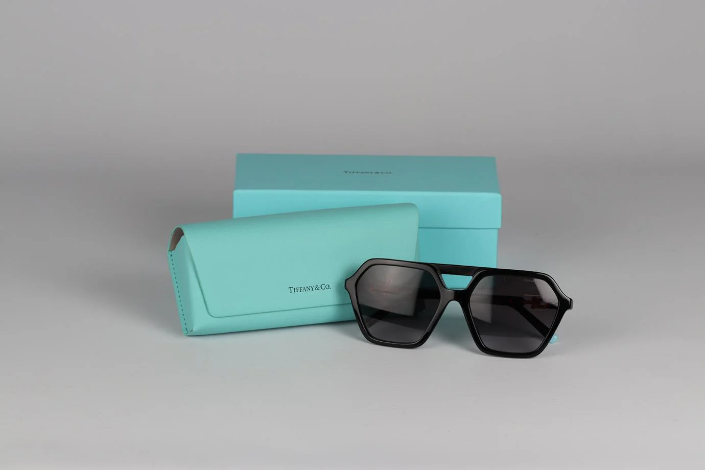 TIFFANY & CO HARDWEAR ACETATE SUNGLASSES - Image 9