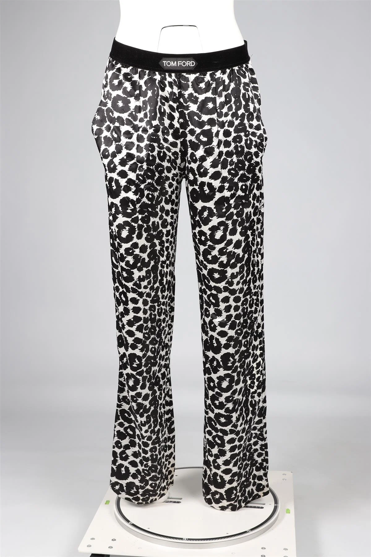 TOM FORD BLACK SILK STRAIGHT LEG PANTS SMALL - Image 2