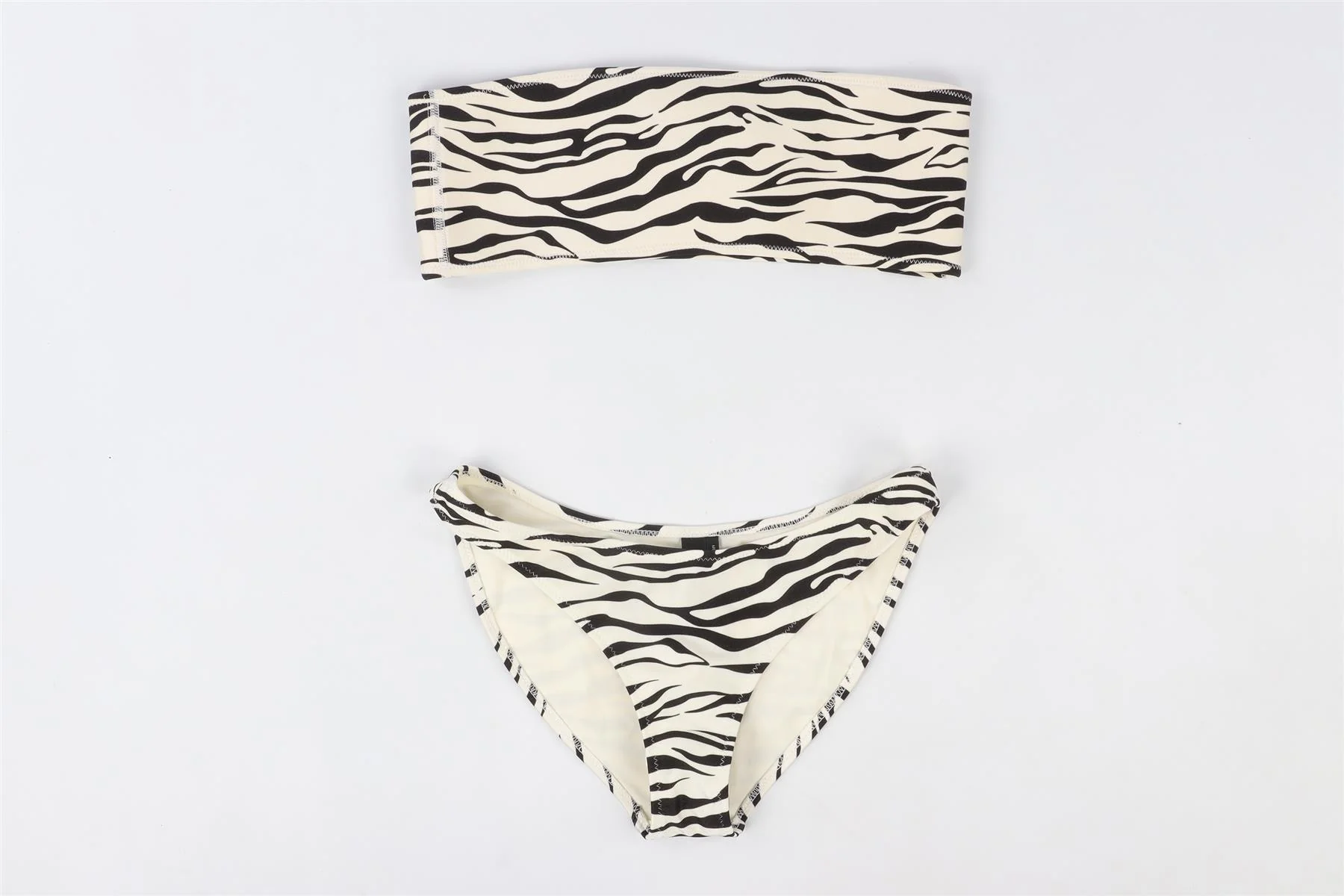 TRIANGLE WHITE BIKINI MEDIUM-LARGE - Image 2