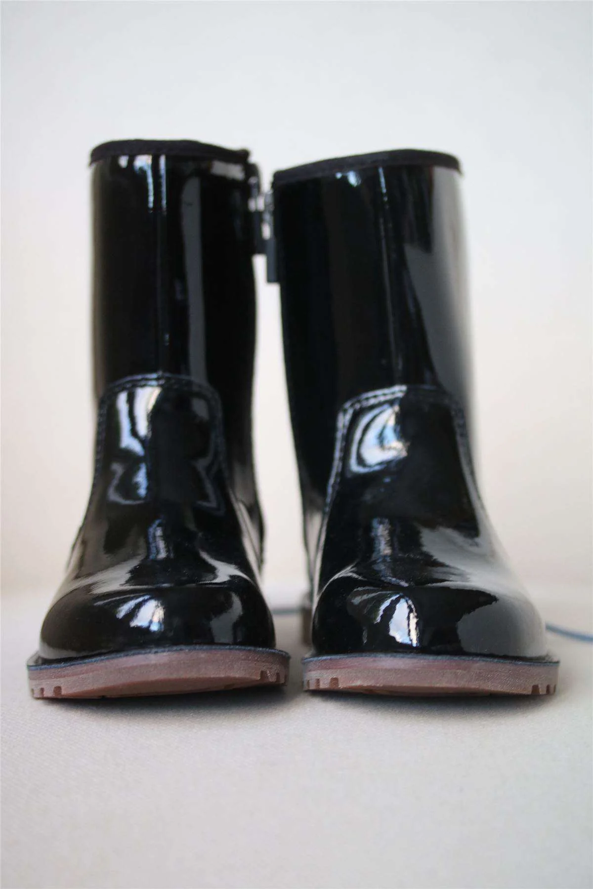 UGG INFANT CORENE BLACK PATENT BOOTS EU 26 UK 8 - Image 3