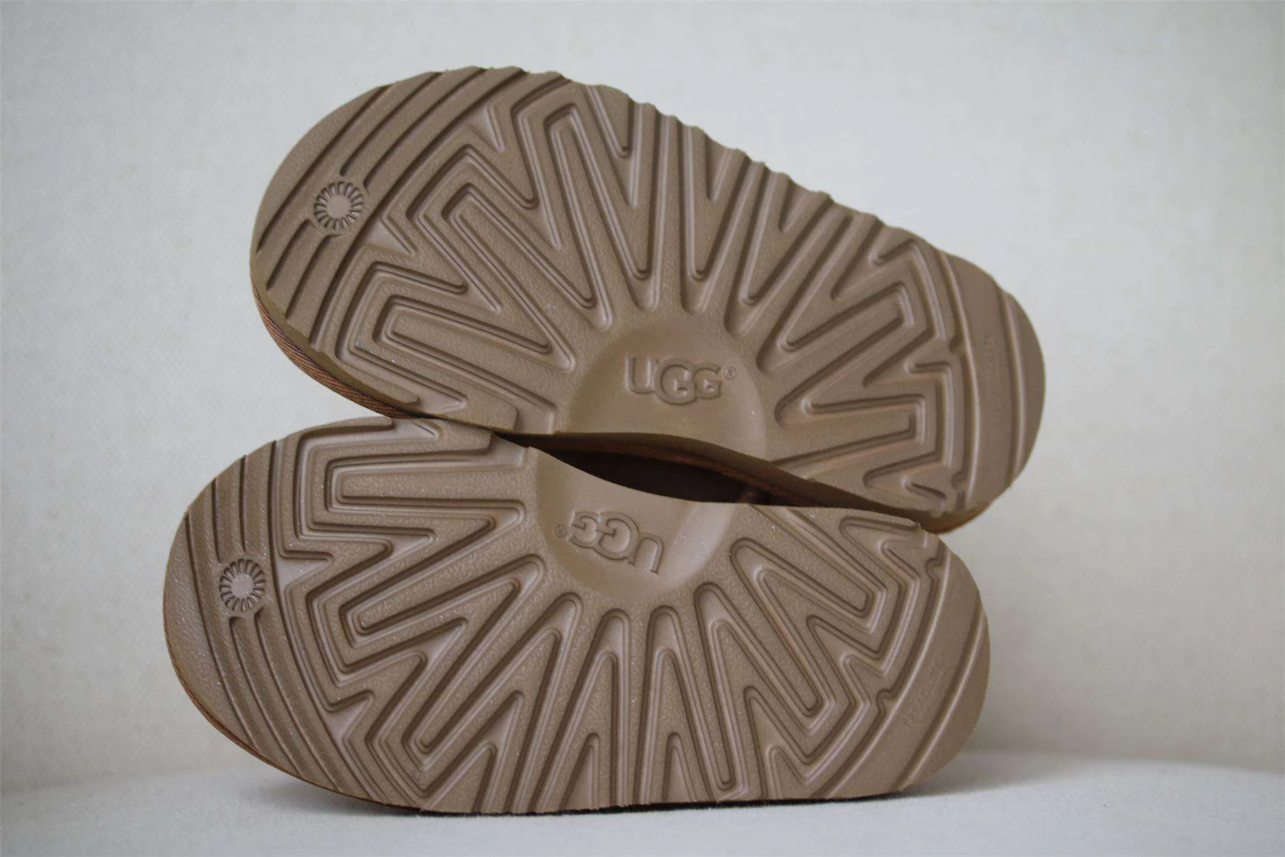 UGG KIDS CLASSIC II SHORT CHESTNUT BROWN BOOTS EU 26 UK 8 - Image 4