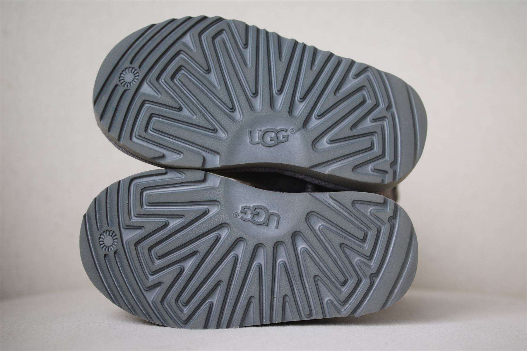 UGG KIDS CLASSIC II SHORT GREY BOOTS EU 25 UK 7 - Image 4
