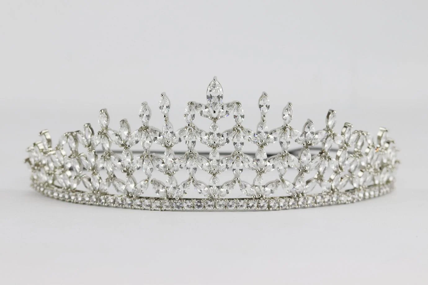 UNKNOWN BRAND SILVER TONE CRYSTAL BRIDAL CROWN - Image 2