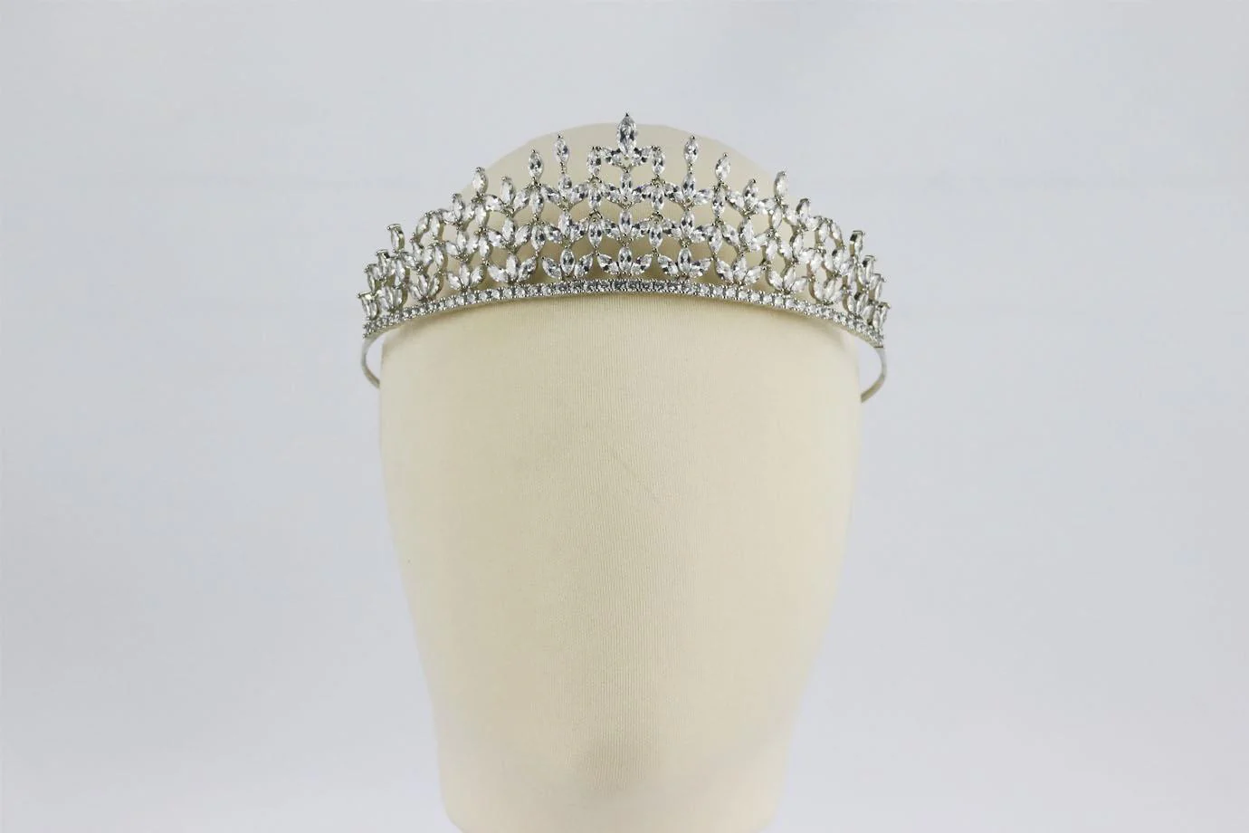 UNKNOWN BRAND SILVER TONE CRYSTAL BRIDAL CROWN - Image 6