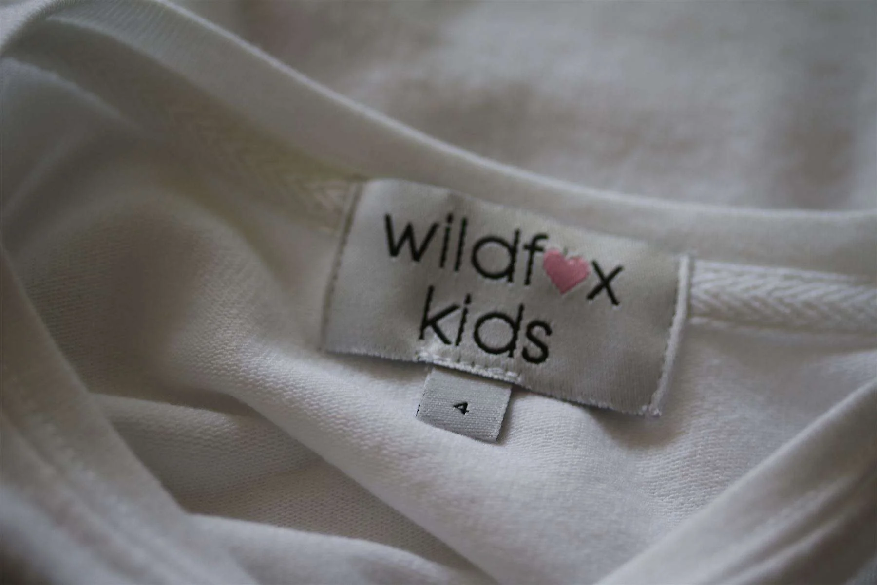 WILDFOX KIDS GIRLS NAUGHTY OR NICE SWEATER 4 YEARS - Image 3