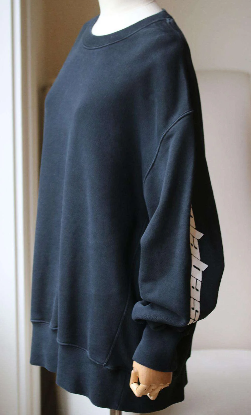 YEEZY SEASON 4 CALABASAS CREW NECK SWEATSHIRT MEDIUM - Image 3